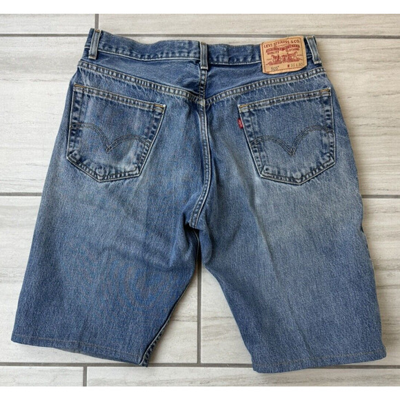 VINTAGE Levi's 505 Men Shorts 36 Blue Y2K Denim Jean Zip Fly Medium Wash - Picture 2 of 5